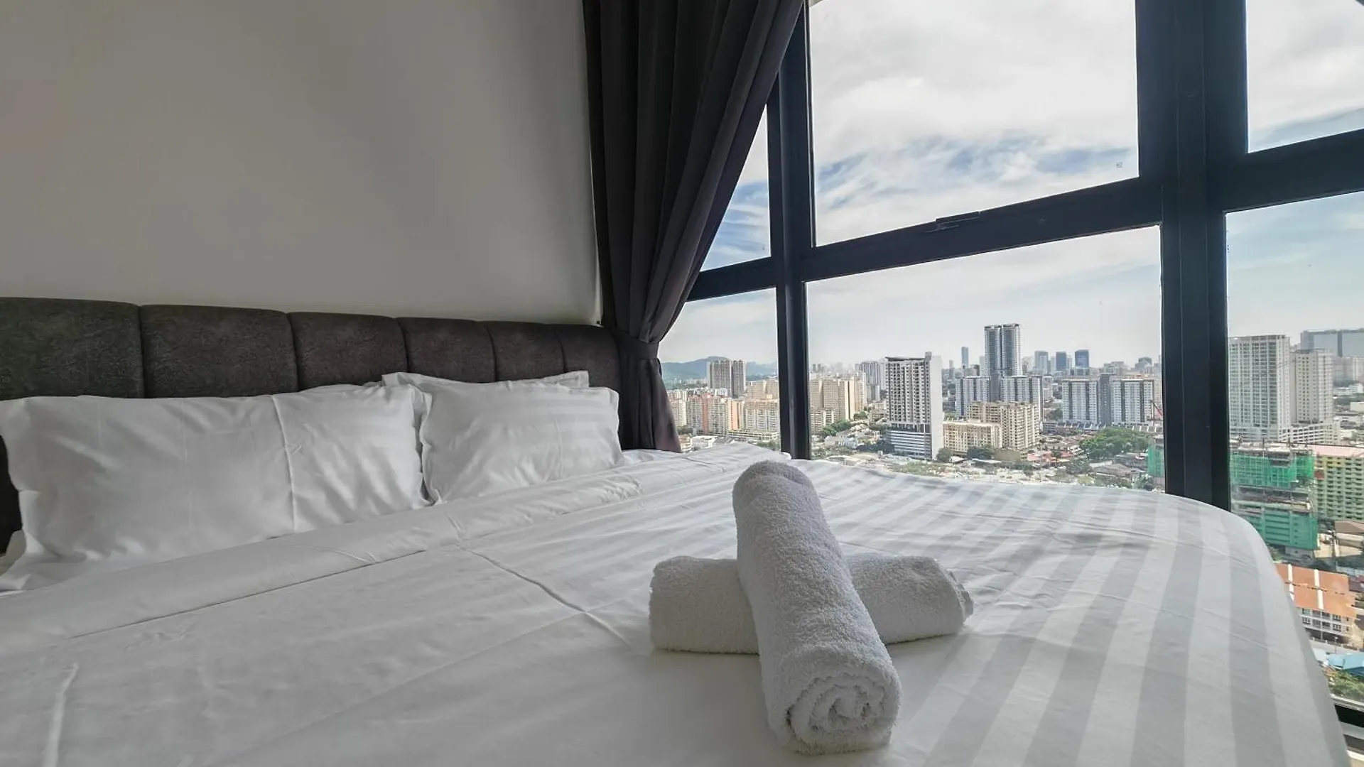 Modern Elegance - Urban Suites By Ocean Luxe Jelutong Appartamento
